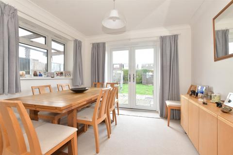 4 bedroom semi-detached house for sale, Hill Avenue, Wickford, Essex