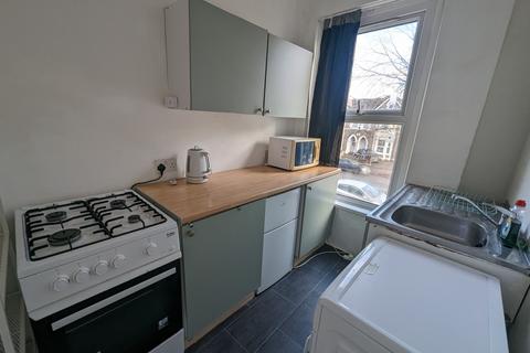 1 bedroom flat to rent, Flat 4, 167 Richmond Road