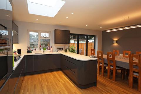 13 Hillside Road, Croydon, CR0 4DA