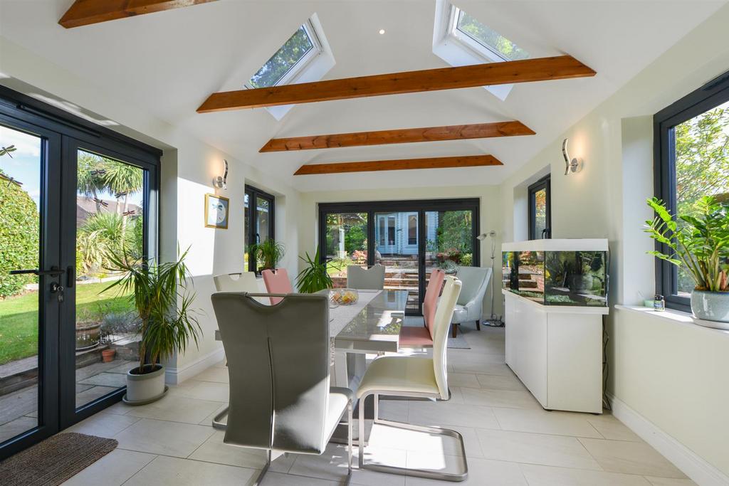 Dining Room.jpg