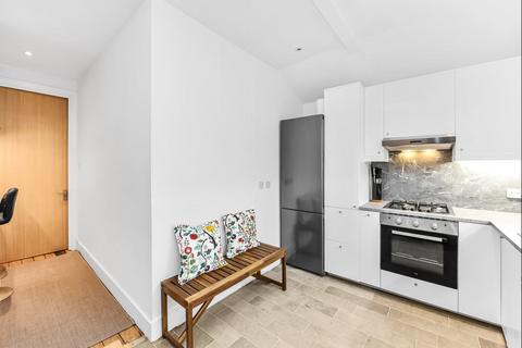 4 bedroom flat to rent, Collingbourne Road, Shepherds Bush, London, W12