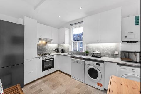 4 bedroom flat to rent, Collingbourne Road, Shepherds Bush, London, W12