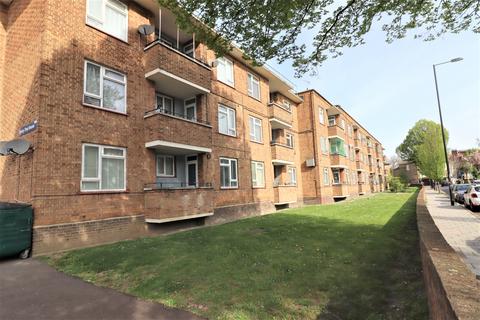 2 bedroom flat for sale, Shardeloes Road, London SE14