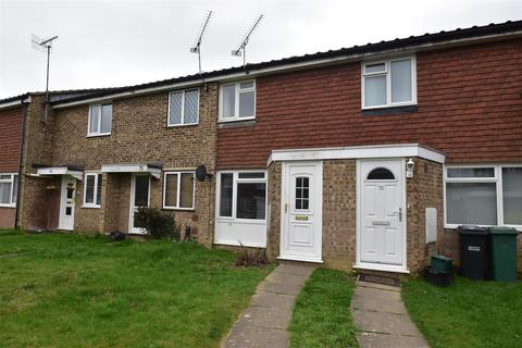 2 bedroom terraced house to rent, Kingsley Road, Horley