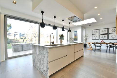 6 bedroom detached house for sale, Barry Road, London SE22