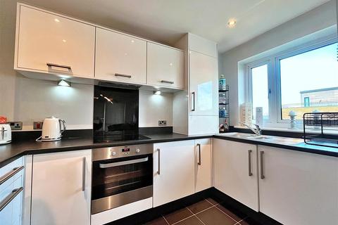 2 bedroom flat for sale, James Court, Grade Close, Elstree