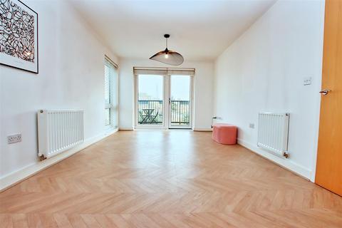 2 bedroom flat for sale, James Court, Grade Close, Elstree