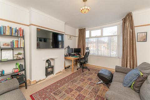 2 bedroom flat for sale, Myddelton Close, Enfield