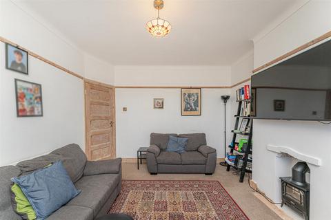 2 bedroom flat for sale, Myddelton Close, Enfield