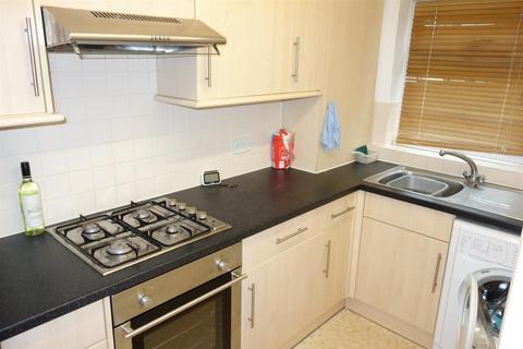 2 bedroom terraced house to rent, Alder Close, Aldershot