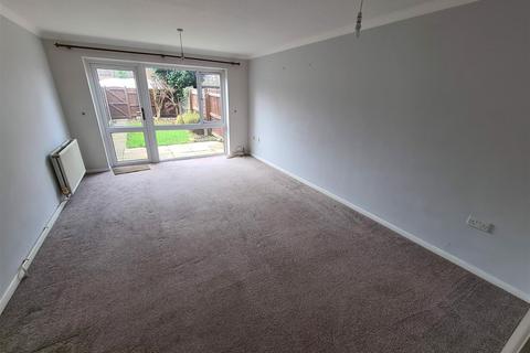 2 bedroom terraced house to rent, Alder Close, Aldershot