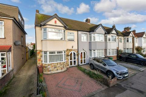 3 bedroom end of terrace house for sale, Burnham Road, Chingford, London