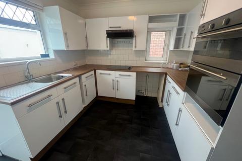 2 bedroom bungalow to rent, Lime Close - SILVER SUB, Southampton SO19