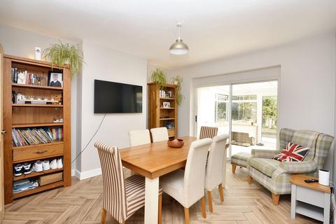 54 Surrenden Road, Folkestone, CT19 4EB