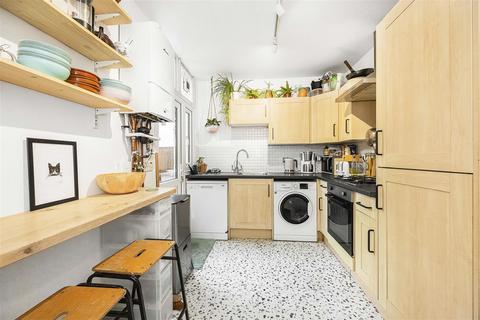 2 bedroom flat for sale, Leigh Road, London E10