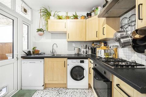 2 bedroom flat for sale, Leigh Road, London E10