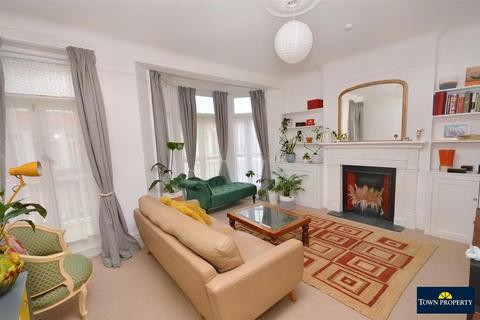 5 bedroom end of terrace house for sale, Elms Avenue, Eastbourne