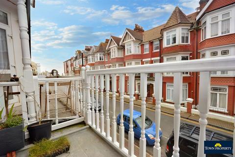 5 bedroom end of terrace house for sale, Elms Avenue, Eastbourne