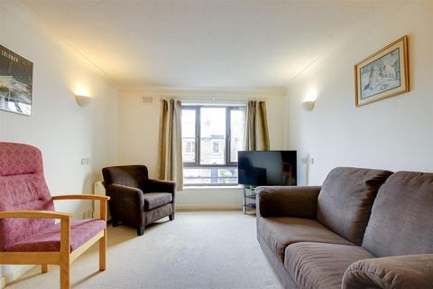 1 bedroom retirement property for sale, Gordon Hill, Enfield