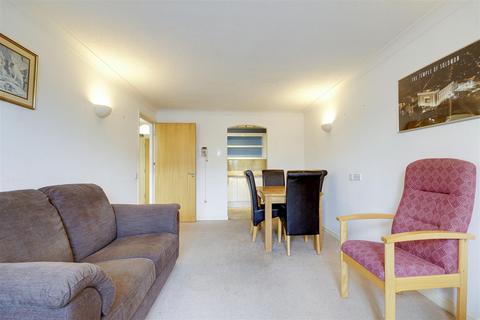 1 bedroom retirement property for sale, Gordon Hill, Enfield