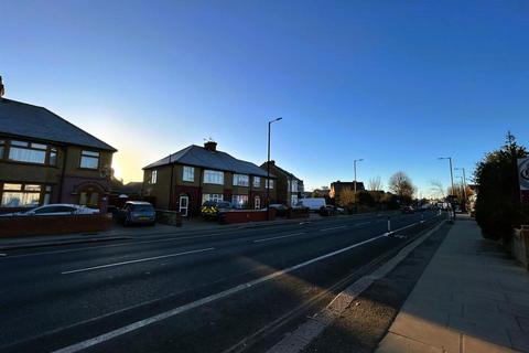 4 bedroom semi-detached house to rent, Hertford Road, Enfield EN3