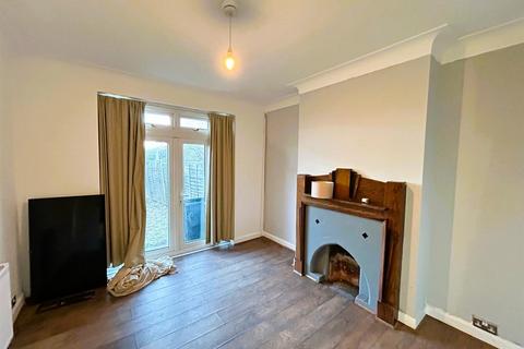 4 bedroom semi-detached house to rent, Hertford Road, Enfield EN3