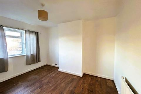 4 bedroom semi-detached house to rent, Hertford Road, Enfield EN3