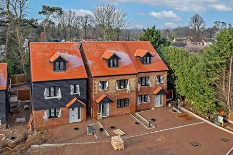 3 bedroom semi-detached house for sale, Benington Road, Aston