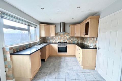 3 bedroom semi-detached house to rent, Haven Close, Leicester, LE3