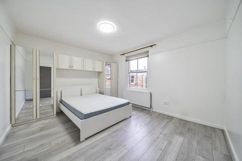 3 bedroom flat for sale, Kings Avenue, Clapham