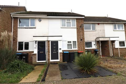 2 bedroom terraced house to rent, Hunters Drive