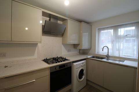 2 bedroom terraced house to rent, Hunters Drive