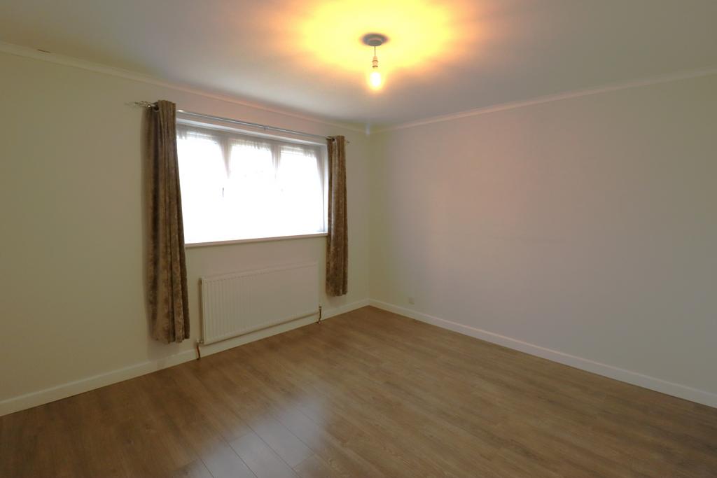 182 Hunters drive bed2