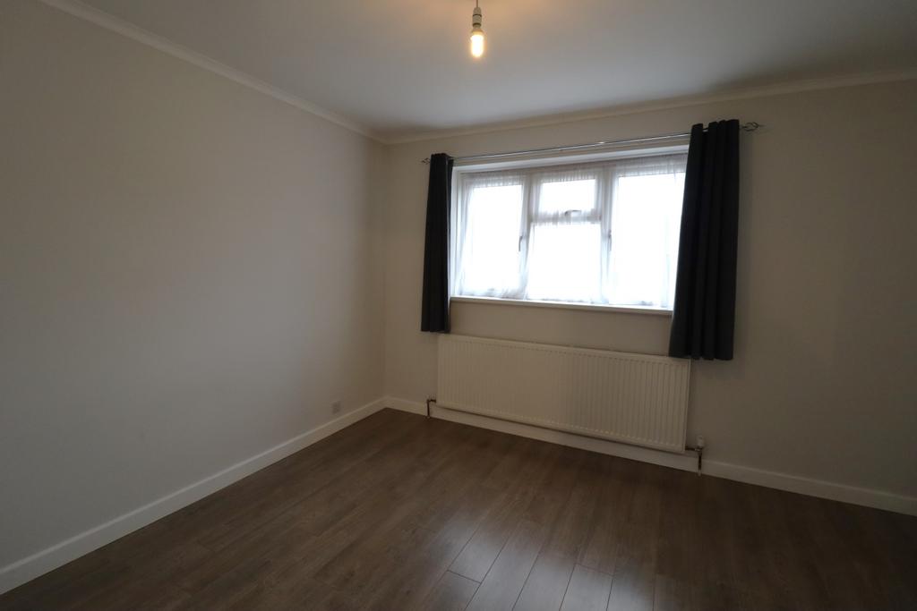 182 hunters drive bed1
