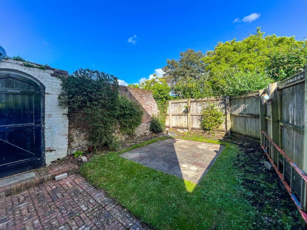Bumble cottage garde