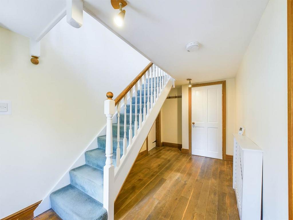 Bumble cottage entra