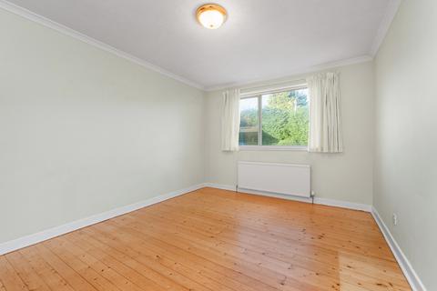 10 Cammo Grove, Edinburgh, EH4 8EU