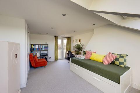 21 Laleham Road, London, SE6 2HS