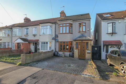 4 bedroom semi-detached house for sale, Dorset Avenue, Romford