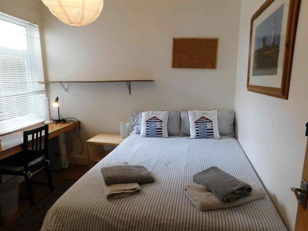 Bed3.jpg