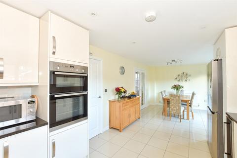 4 bedroom detached house for sale, Worthing Road, Southwater, Horsham, West Sussex