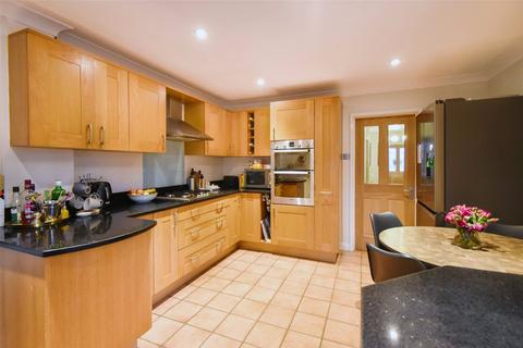 4 bedroom house for sale, London Road, Hampshire RG27