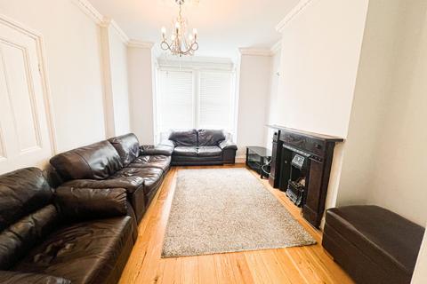 3 bedroom house to rent, Liverpool Road, London, E10