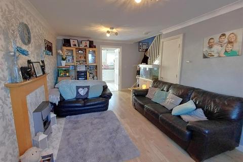 3 bedroom terraced house for sale, Roundhouse Crescent, Peacehaven