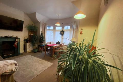 2 bedroom maisonette to rent, Purley CR8