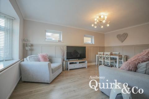 2 bedroom detached bungalow for sale, Winterswyk Avenue, Canvey Island, SS8