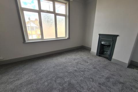 2 bedroom flat to rent, Warren Avenue, Southampton SO16