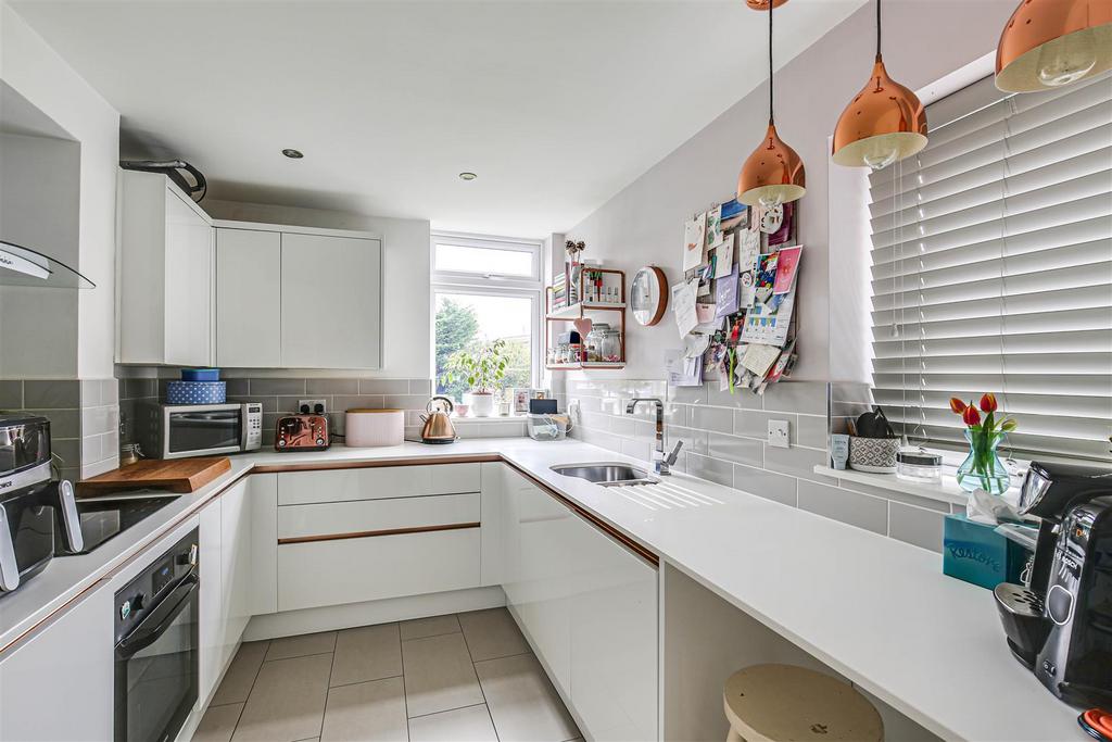 12 Kitchen.jpg