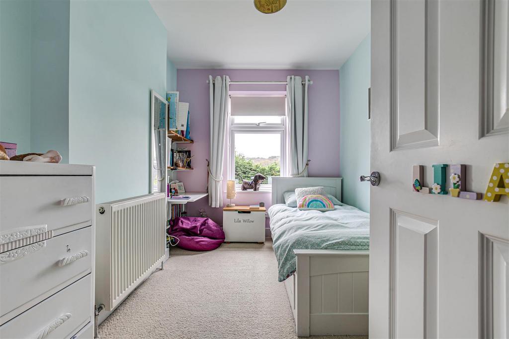 18 Bedroom 2.jpg