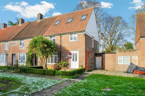 5 bedroom end of terrace house for sale, Thornfield Road, Banstead